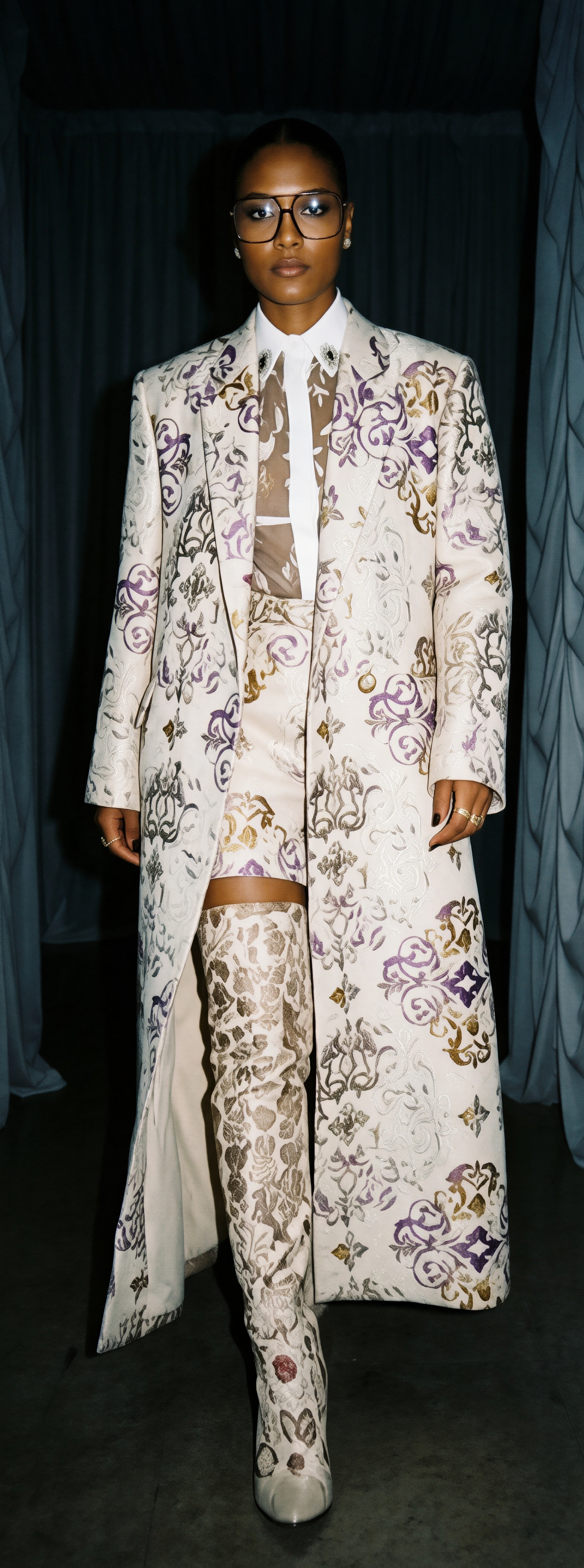 [PEAK BEHIND THE CURTAIN] Maxi Blazer Coat & mini skirt